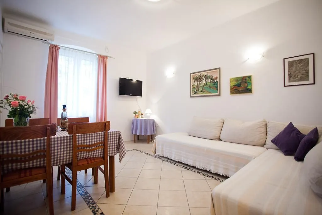 Adagio Theatre Apartment Split 0*,